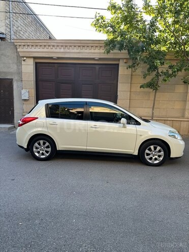 Nissan Tiida-4