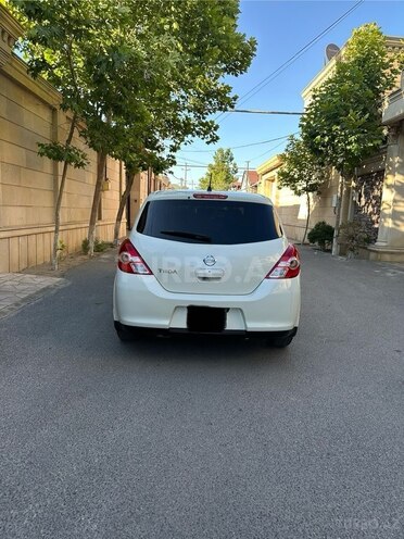 Nissan Tiida-5