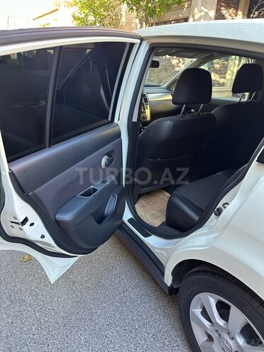 Nissan Tiida-13