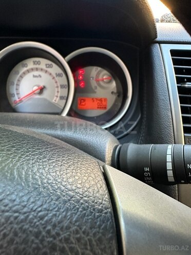 Nissan Tiida-15