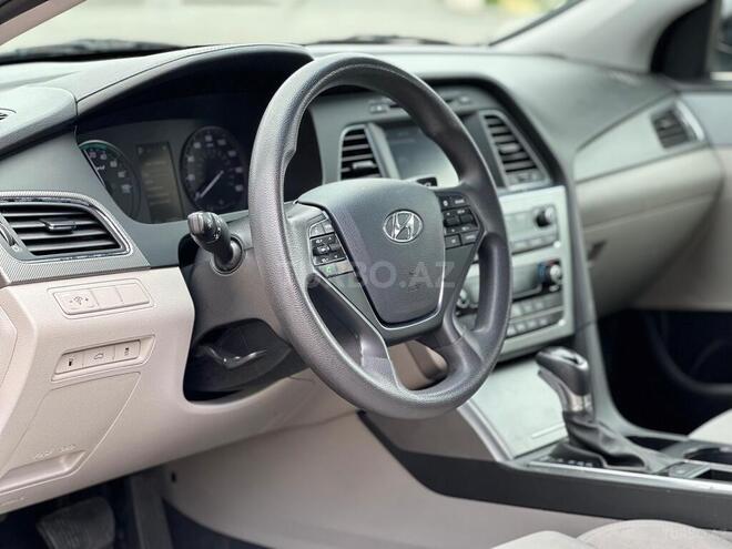 Hyundai Sonata-12