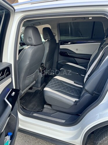 Volkswagen ID.6 Crozz-8