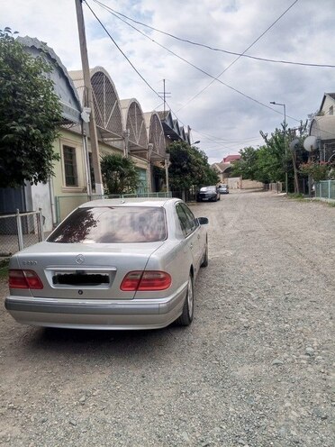 Mercedes E 280 2001, 396,000 km - 2.8 l - Gəncə