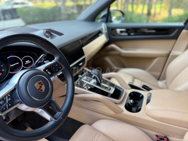Porsche Cayenne-11