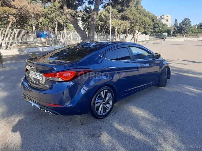 Hyundai Elantra-11