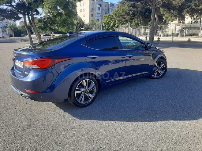 Hyundai Elantra-3