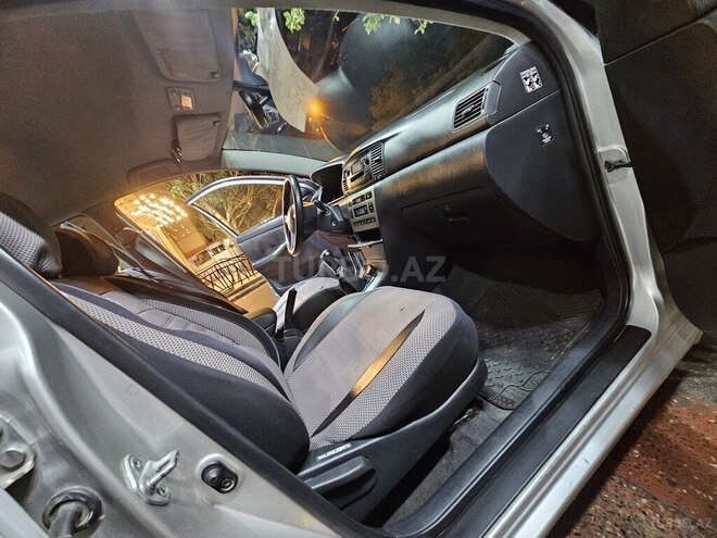 Toyota Corolla 2005, 299,000 km - 1.4 l - Bakı