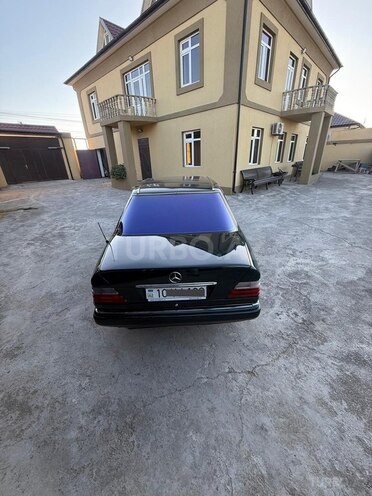 Mercedes E 220 1994, 299,090 km - 2.2 l - Bakı