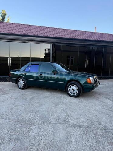 Mercedes E 220 1994, 299,090 km - 2.2 l - Bakı