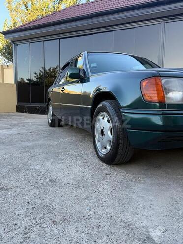 Mercedes E 220 1994, 299,090 km - 2.2 l - Bakı