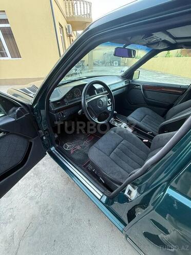 Mercedes E 220 1994, 299,090 km - 2.2 l - Bakı