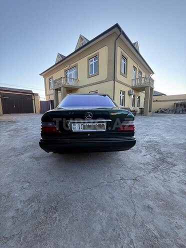 Mercedes E 220 1994, 299,090 km - 2.2 l - Bakı