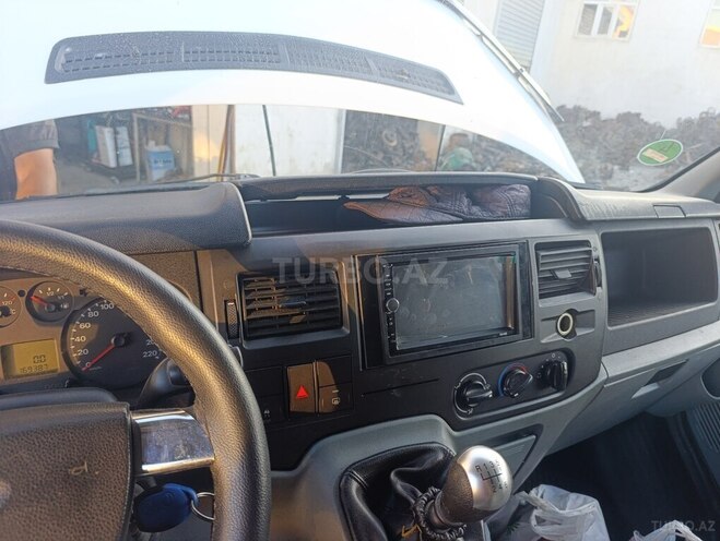 Ford Transit-7