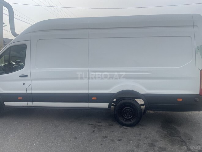 Ford Transit-16