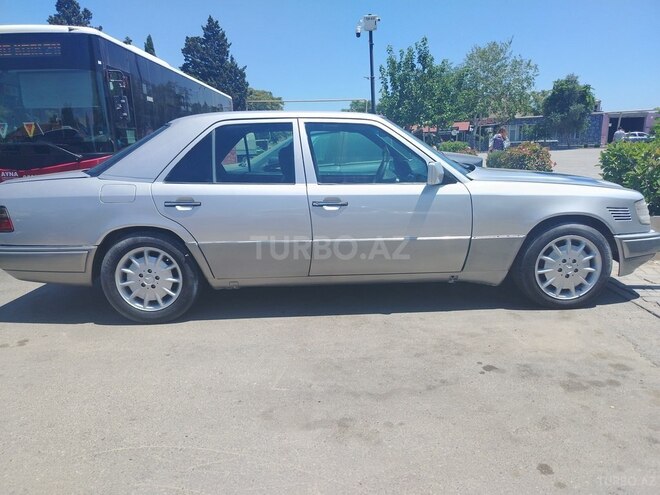 Mercedes E 300 1993, 150,000 km - 3.0 l - Bakı