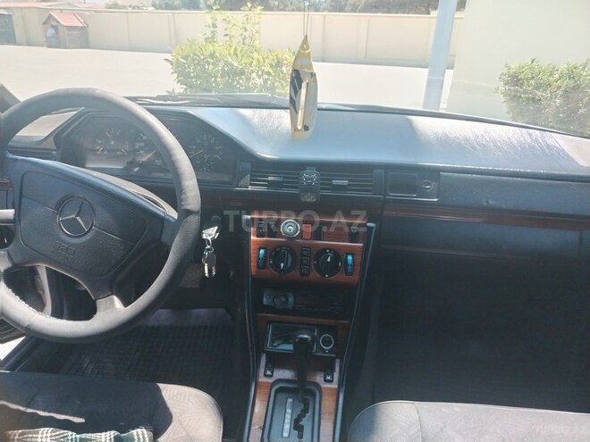 Mercedes E 300 1993, 150,000 km - 3.0 l - Bakı