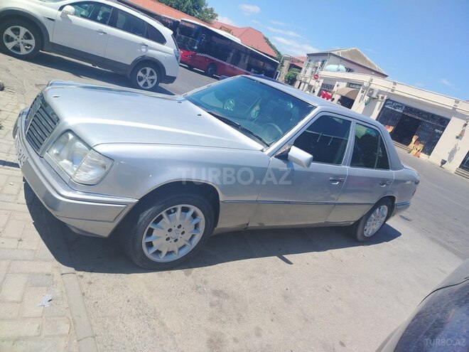 Mercedes E 300 1993, 150,000 km - 3.0 l - Bakı