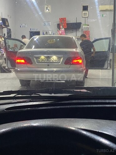 Mercedes E 280 1999, 221,159 km - 2.8 l - Bakı
