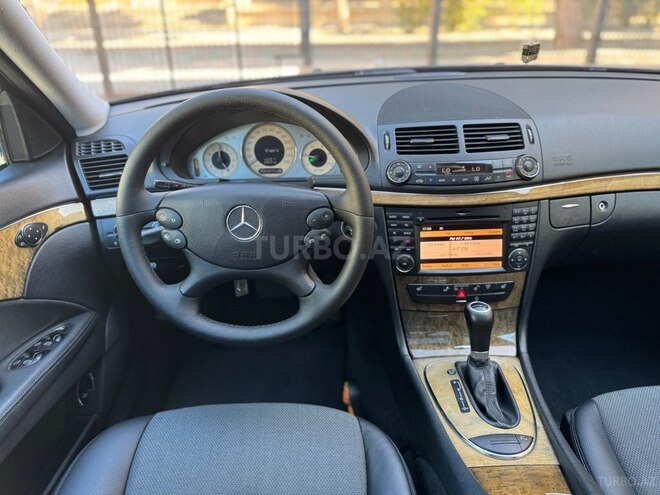 Mercedes E 220 d-11