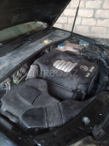 Volkswagen Passat 2004, 327,161 km - 2.8 л - Şəki