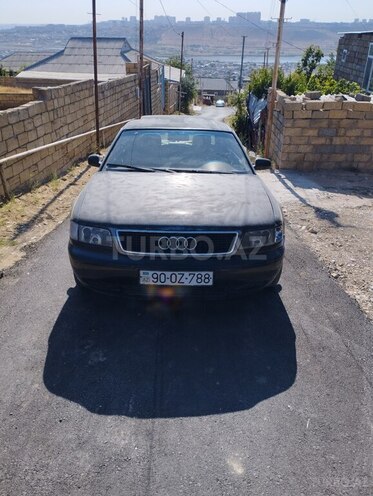 Audi A8-1