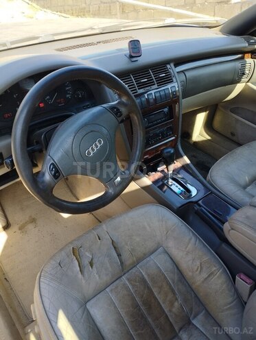 Audi A8-4