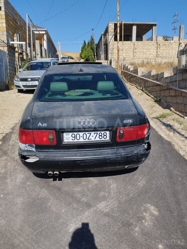 Audi A8-8