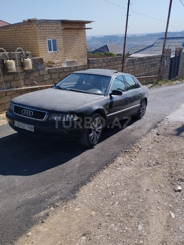 Audi A8-11