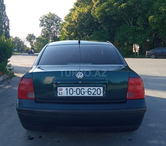 Volkswagen Passat 1997, 300,000 km - 1.8 l - Qax