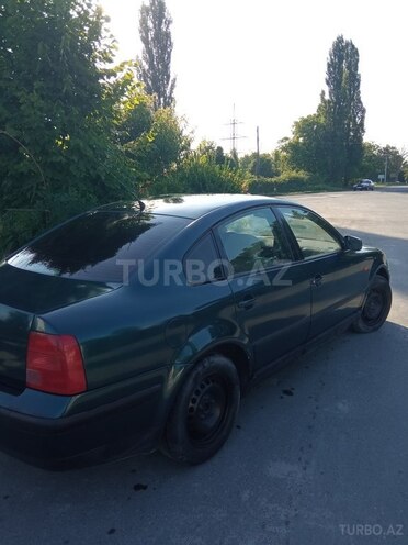 Volkswagen Passat 1997, 300,000 km - 1.8 l - Qax