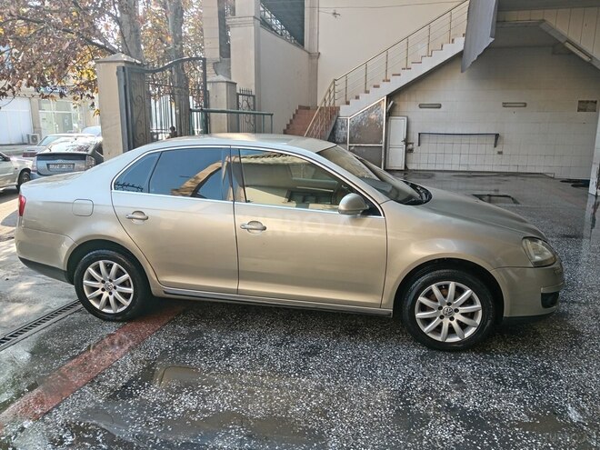 Volkswagen Jetta 2006, 328,000 km - 1.6 l - Gəncə
