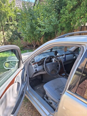 Mercedes E 240 1999, 300,000 km - 2.4 l - Saatlı