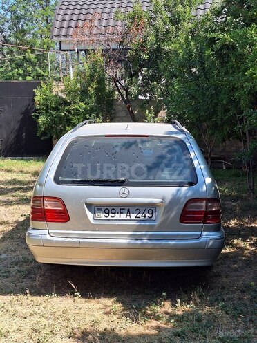 Mercedes E 240 1999, 300,000 km - 2.4 l - Saatlı