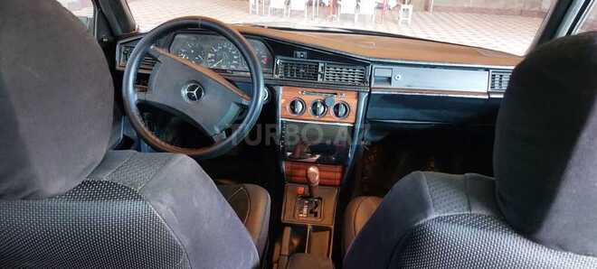 Mercedes 190 1990, 218,000 km - 2.0 l - Tovuz