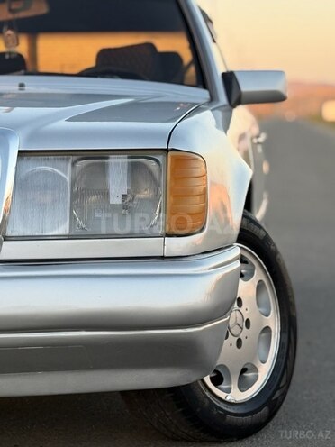 Mercedes E 250 1993, 280,000 km - 2.5 l - Bakı
