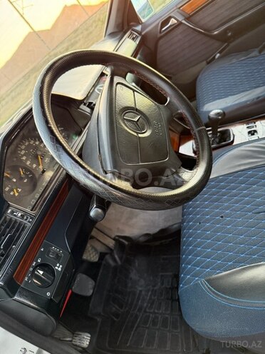 Mercedes E 250 1993, 280,000 km - 2.5 l - Bakı