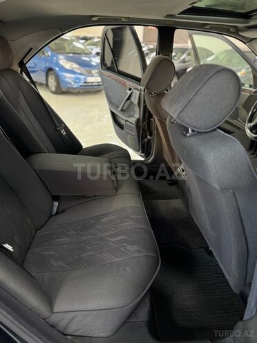 Mercedes E 220 d-17