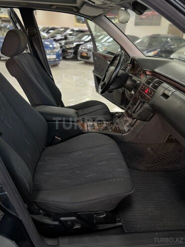 Mercedes E 220 d-16