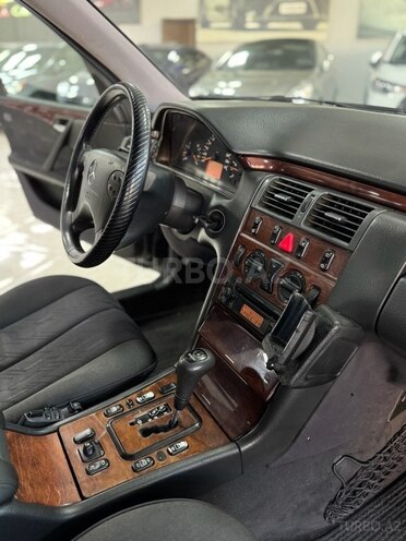 Mercedes E 220 d-15