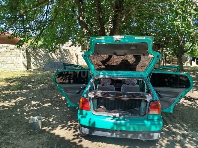 Volkswagen Polo 1996, 162,903 km - 1.6 l - Qax