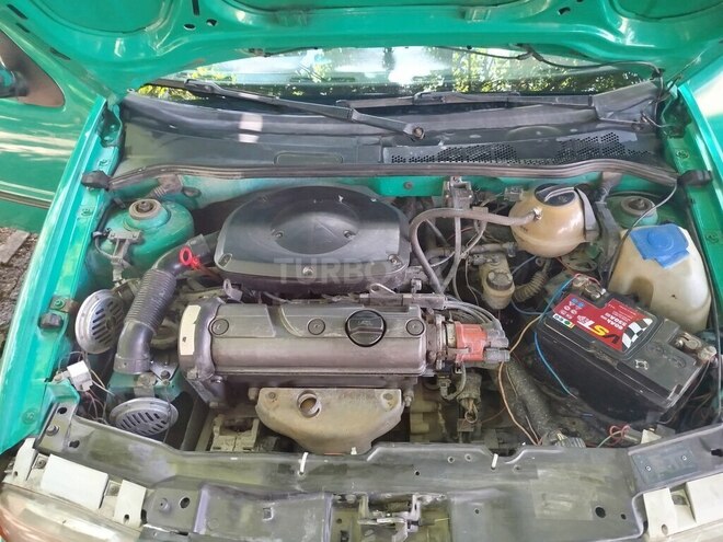 Volkswagen Polo 1996, 162,903 km - 1.6 l - Qax