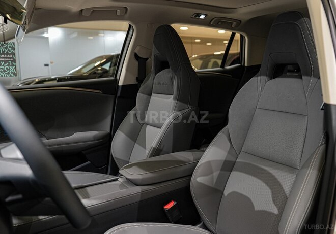 Lynk & Co 06-22