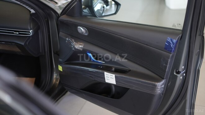 Hyundai Elantra-21
