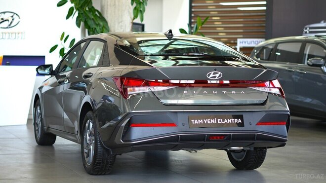 Hyundai Elantra-12
