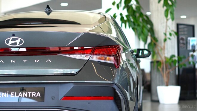 Hyundai Elantra-11
