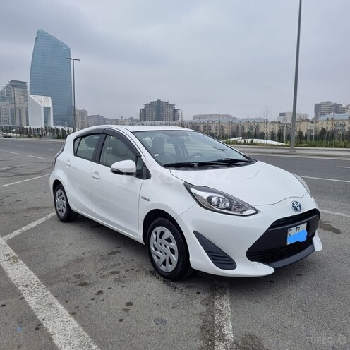 Toyota Aqua-2