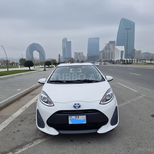 Toyota Aqua-1