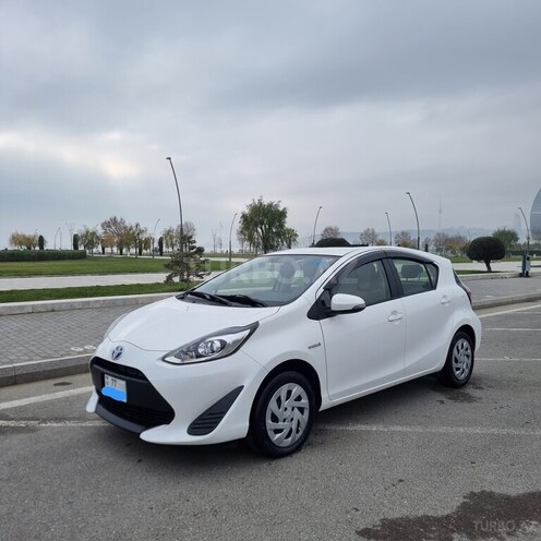 Toyota Aqua-4