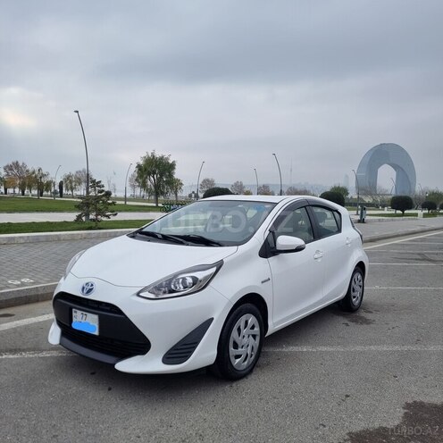 Toyota Aqua-3