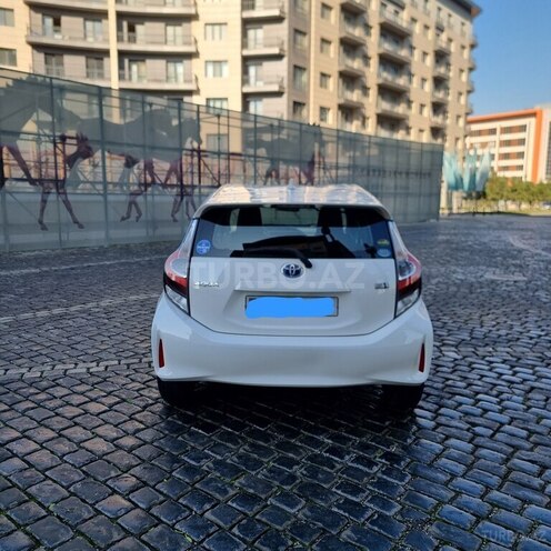 Toyota Aqua-7